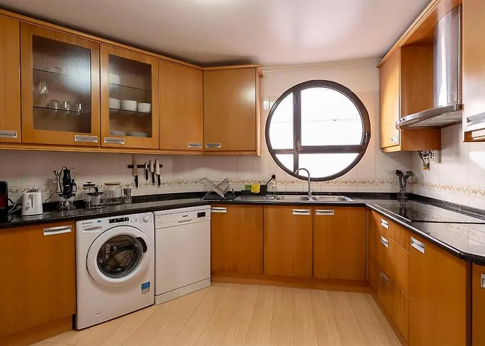 ゲストハウス Paradise House&suites